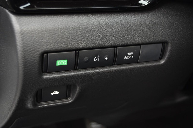 Nissan Sentra Vehicle Image 11