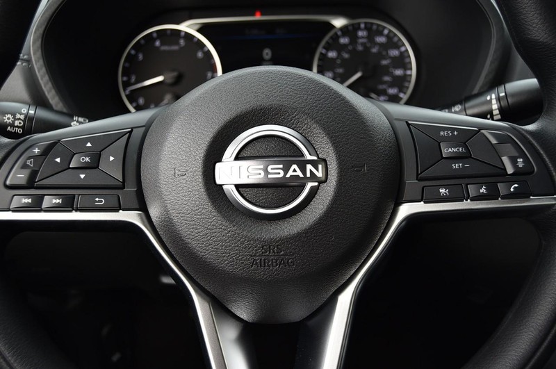 Nissan Sentra Vehicle Image 18