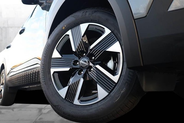 Nissan Kicks Vehicle Image 03