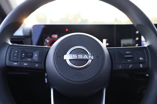 Nissan Kicks Vehicle Image 11