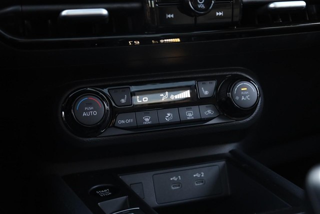 Nissan Kicks Vehicle Image 16