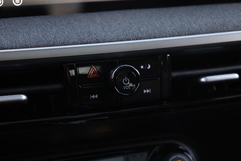 Nissan Kicks Vehicle Image 15