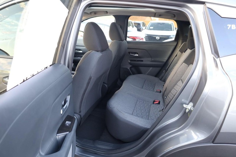 Nissan Kicks Vehicle Image 22