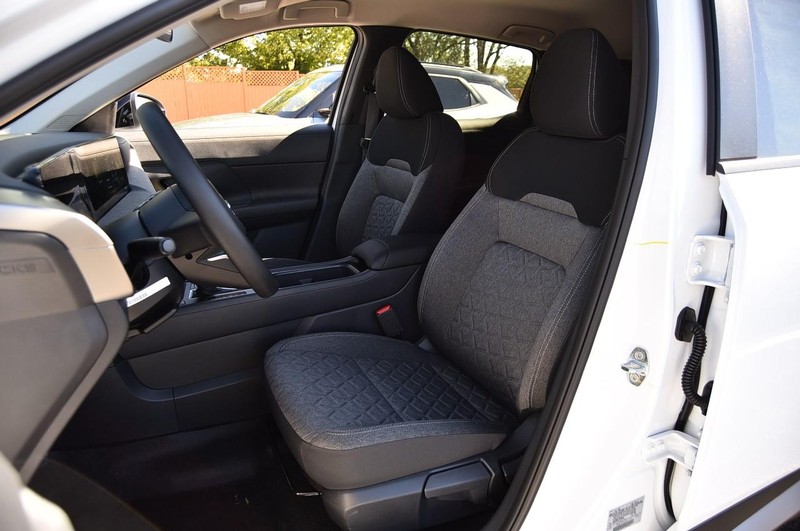 Nissan Kicks Vehicle Full-screen Gallery Image 20