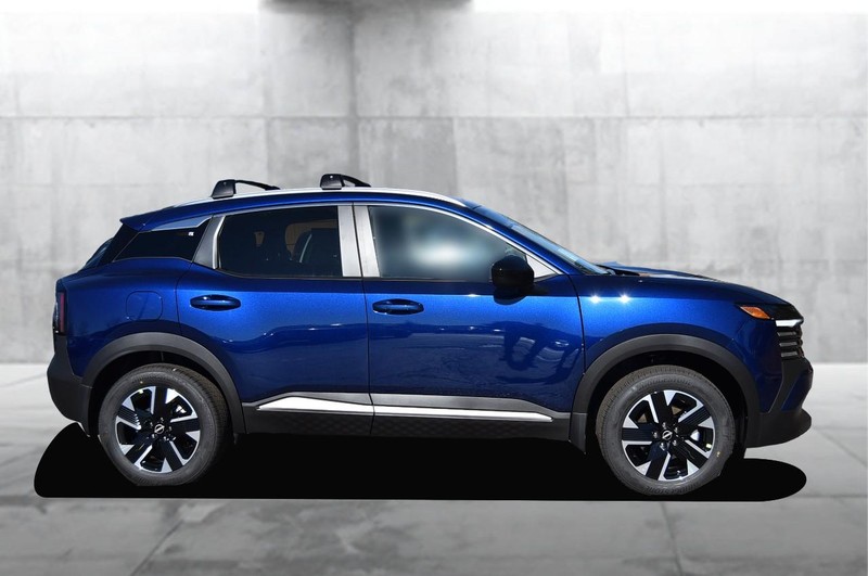 Nissan Kicks Vehicle Full-screen Gallery Image 5