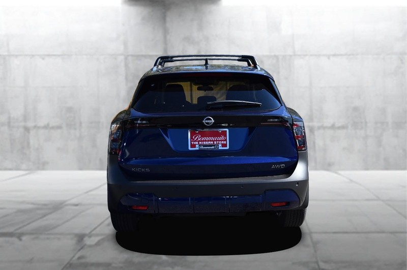 Nissan Kicks Vehicle Full-screen Gallery Image 6