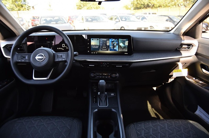 Nissan Kicks Vehicle Full-screen Gallery Image 8