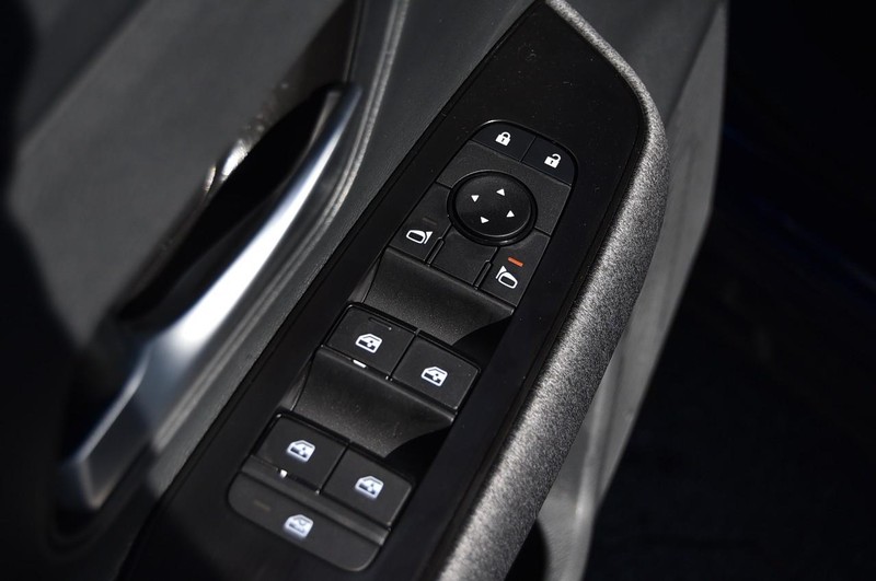 Nissan Kicks Vehicle Full-screen Gallery Image 9