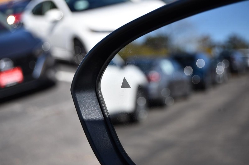 Nissan Kicks Vehicle Full-screen Gallery Image 10