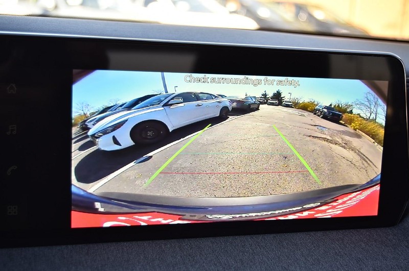 Nissan Kicks Vehicle Full-screen Gallery Image 12