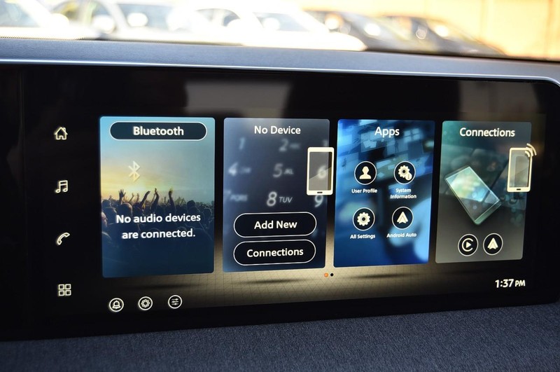 Nissan Kicks Vehicle Full-screen Gallery Image 13