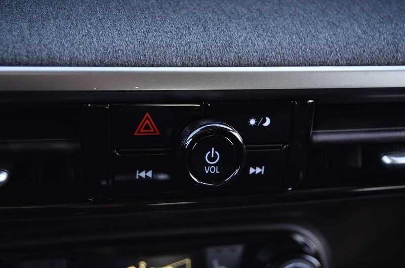 Nissan Kicks Vehicle Full-screen Gallery Image 14