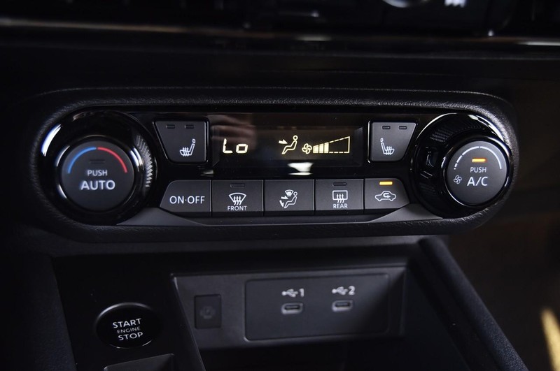 Nissan Kicks Vehicle Full-screen Gallery Image 15