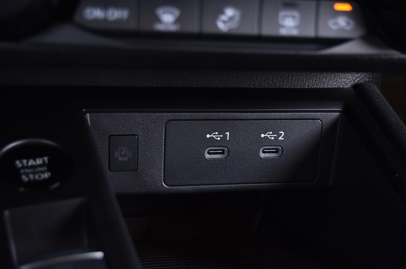 Nissan Kicks Vehicle Full-screen Gallery Image 16