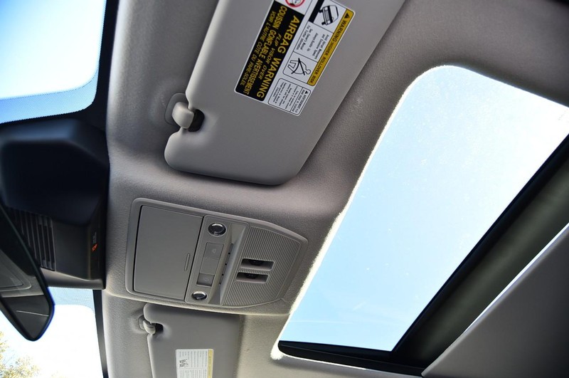 Nissan Kicks Vehicle Full-screen Gallery Image 17