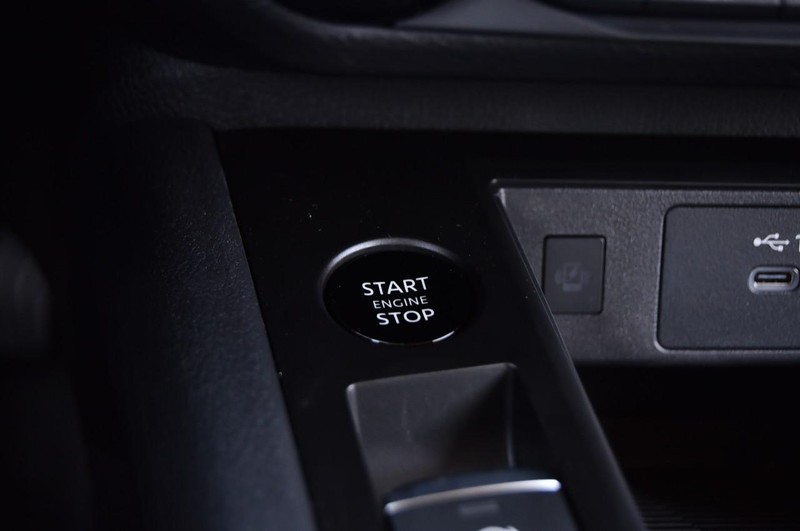 Nissan Kicks Vehicle Full-screen Gallery Image 18