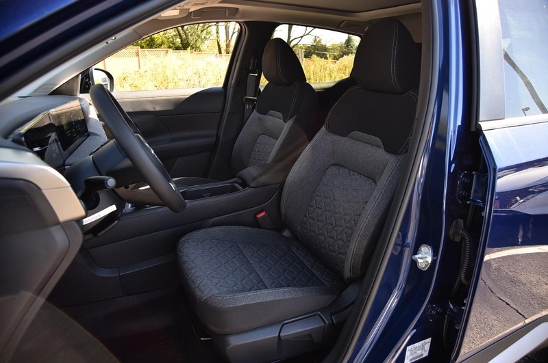 Nissan Kicks Vehicle Full-screen Gallery Image 21