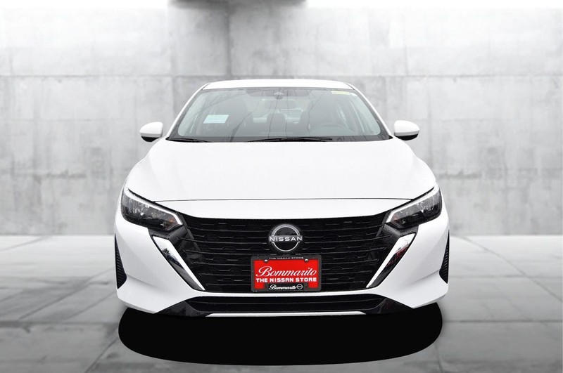 Nissan Sentra Vehicle Image 04