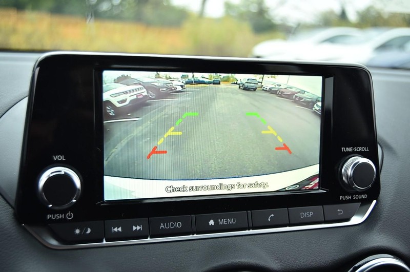 Nissan Sentra Vehicle Image 13