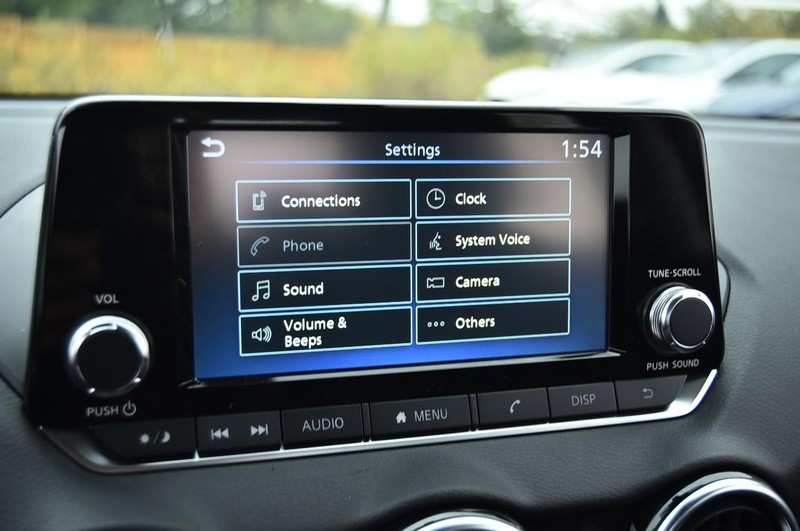 Nissan Sentra Vehicle Image 14