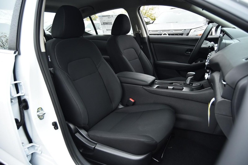 Nissan Sentra Vehicle Image 20