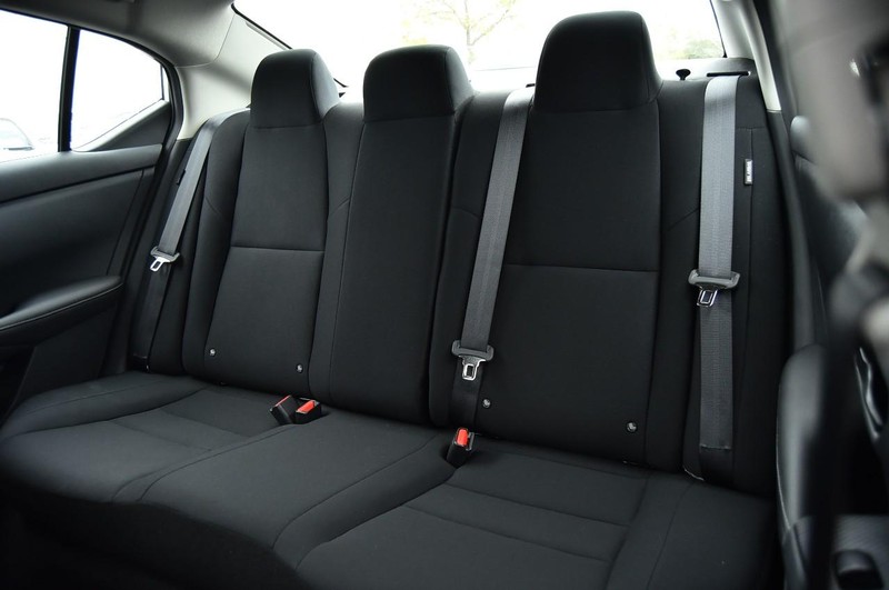 Nissan Sentra Vehicle Image 21