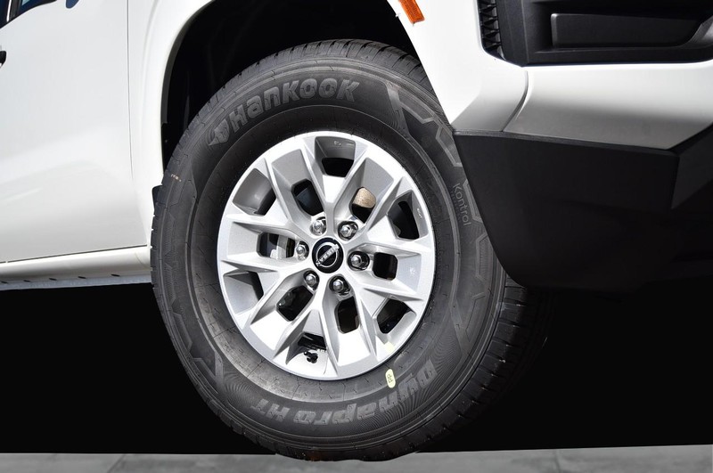 Nissan Frontier Vehicle Image 03