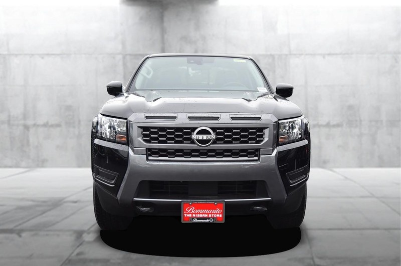 Nissan Frontier Vehicle Full-screen Gallery Image 4