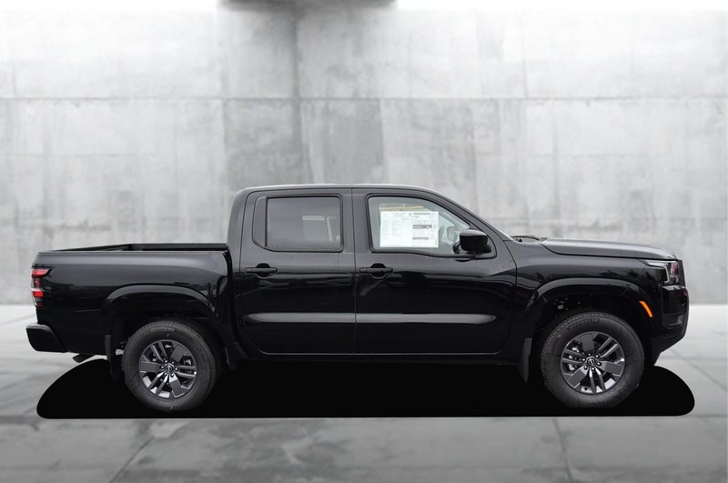 Nissan Frontier Vehicle Full-screen Gallery Image 5