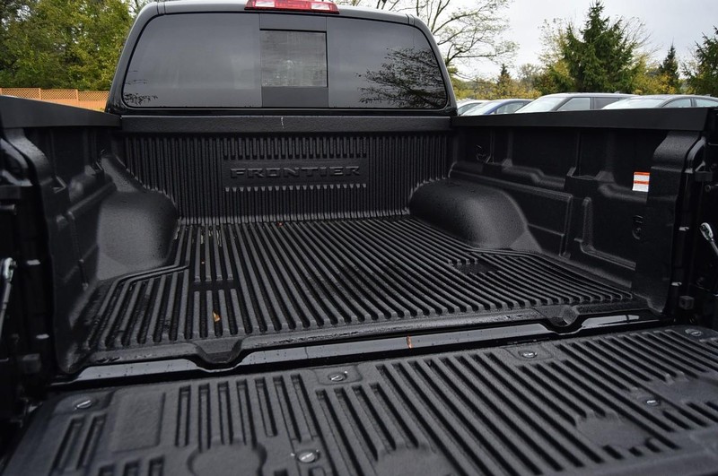 Nissan Frontier Vehicle Full-screen Gallery Image 7