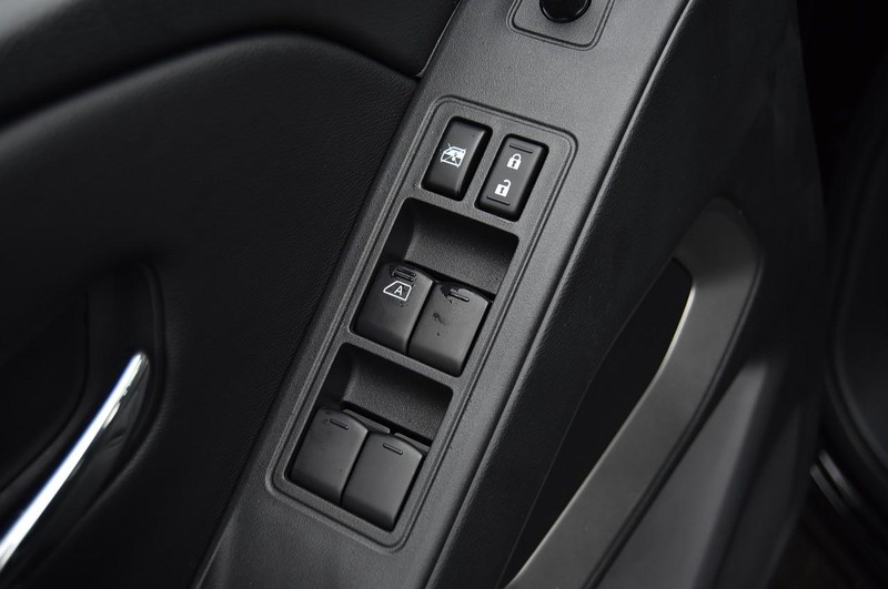 Nissan Frontier Vehicle Full-screen Gallery Image 10