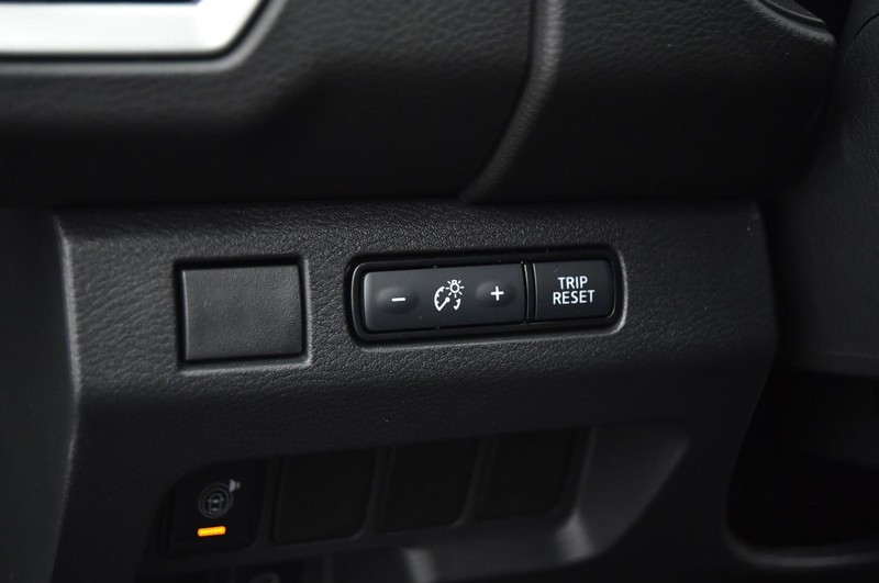 Nissan Frontier Vehicle Full-screen Gallery Image 12