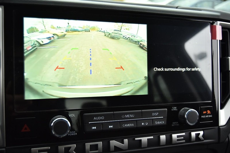 Nissan Frontier Vehicle Full-screen Gallery Image 15