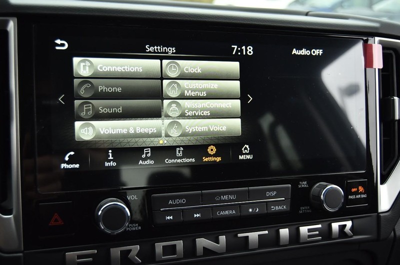 Nissan Frontier Vehicle Full-screen Gallery Image 16