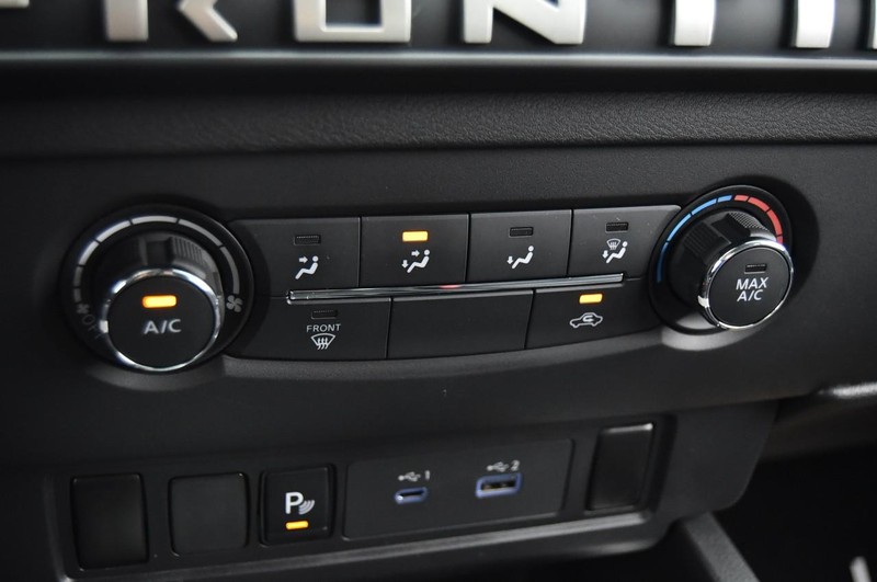 Nissan Frontier Vehicle Full-screen Gallery Image 17