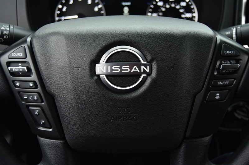 Nissan Frontier Vehicle Full-screen Gallery Image 20