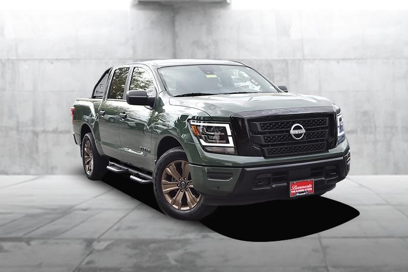Nissan Titan Vehicle Full-screen Gallery Image 2