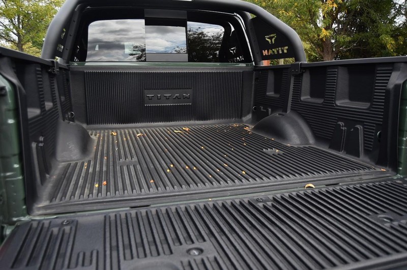 Nissan Titan Vehicle Full-screen Gallery Image 7