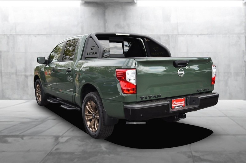 Nissan Titan Vehicle Full-screen Gallery Image 8