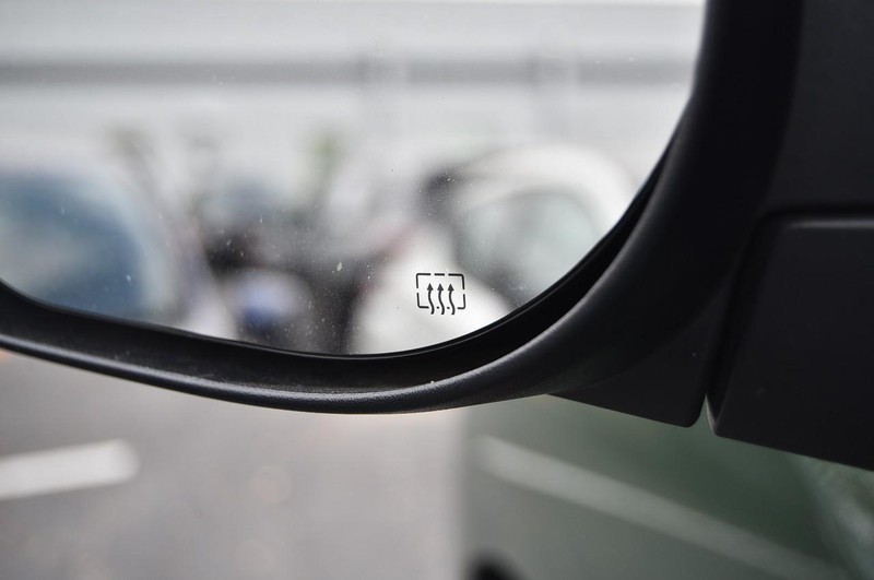 Nissan Titan Vehicle Full-screen Gallery Image 11