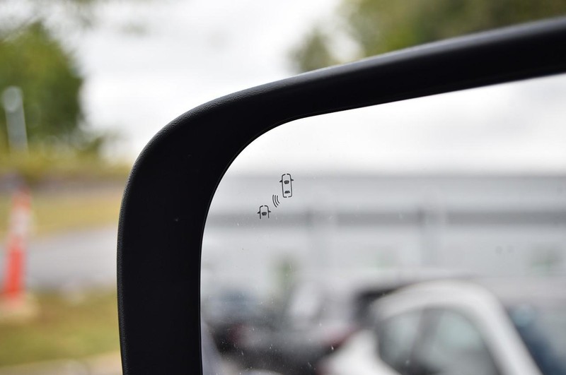 Nissan Titan Vehicle Full-screen Gallery Image 12