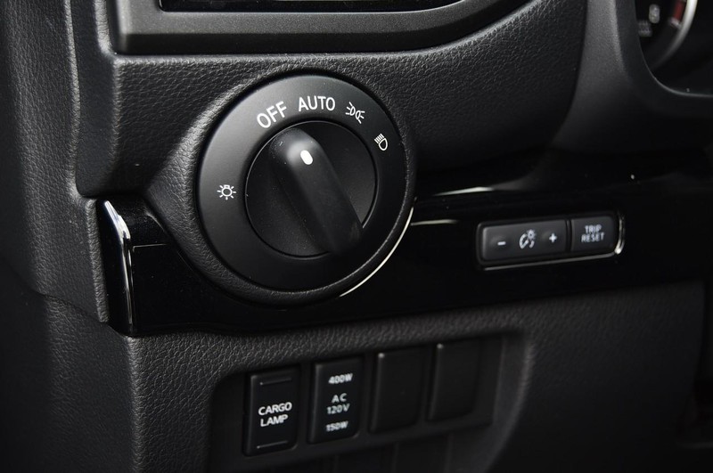 Nissan Titan Vehicle Full-screen Gallery Image 13