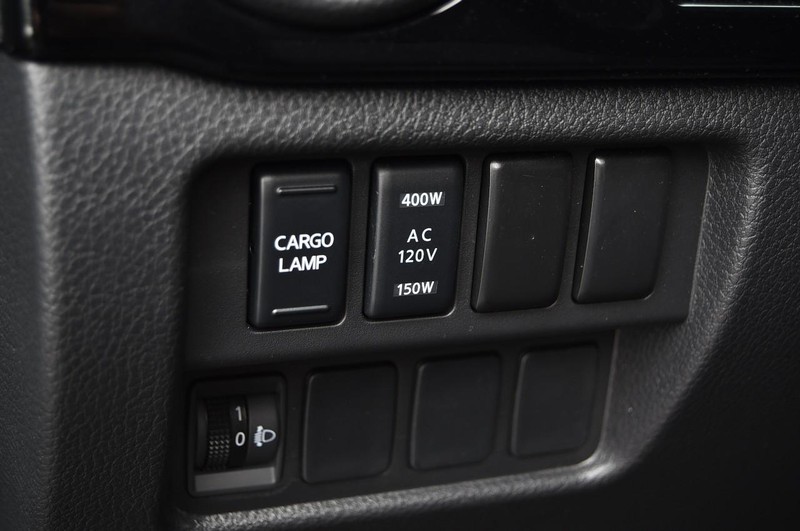 Nissan Titan Vehicle Full-screen Gallery Image 14