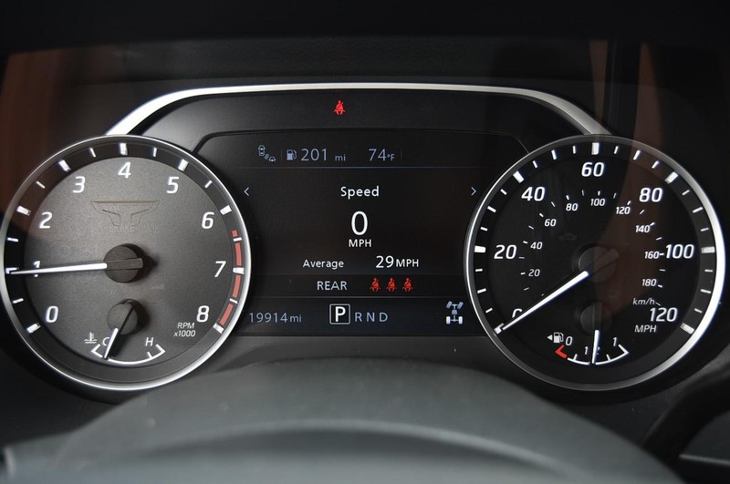 Nissan Titan Vehicle Full-screen Gallery Image 15