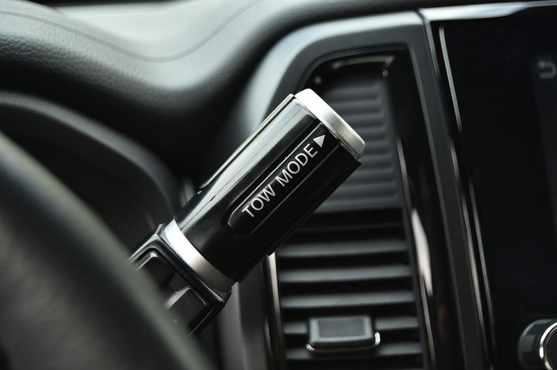 Nissan Titan Vehicle Full-screen Gallery Image 16