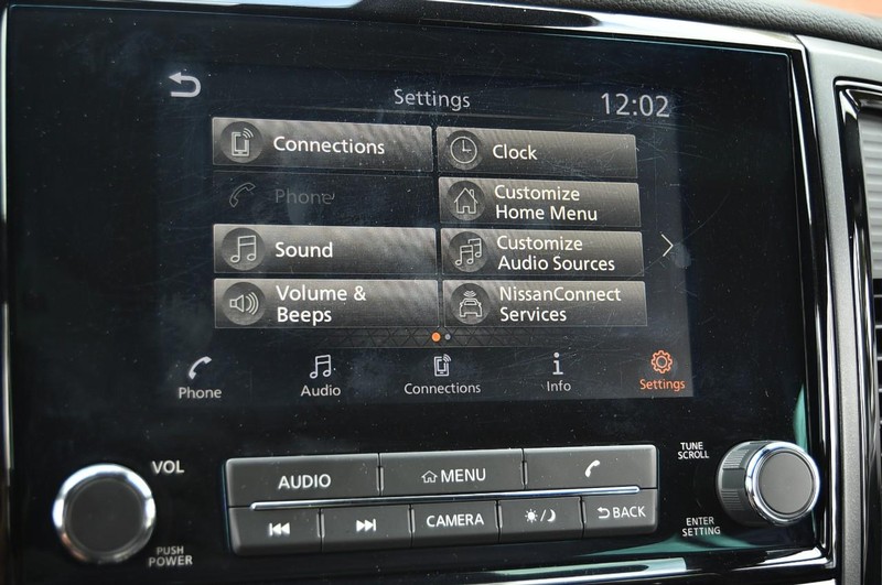 Nissan Titan Vehicle Full-screen Gallery Image 18