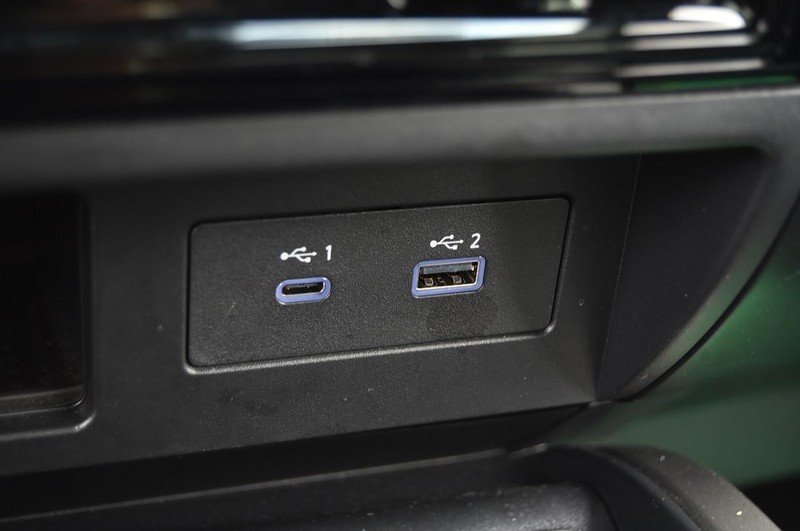 Nissan Titan Vehicle Full-screen Gallery Image 20