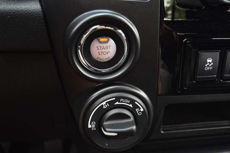 Nissan Titan Vehicle Full-screen Gallery Image 22