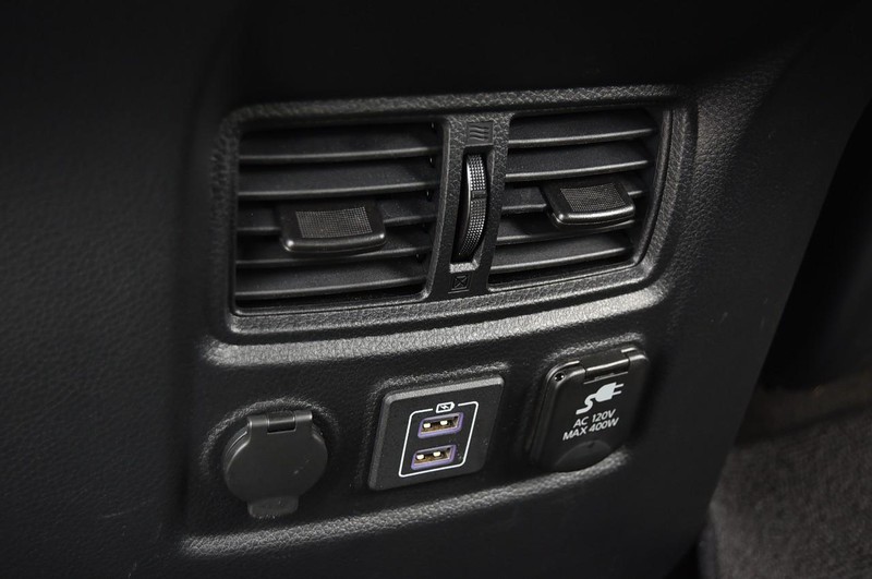 Nissan Titan Vehicle Full-screen Gallery Image 27