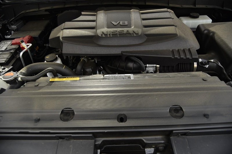 Nissan Titan Vehicle Full-screen Gallery Image 28